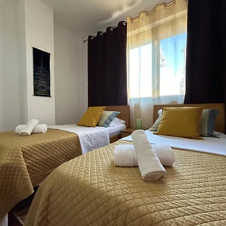 J & Nilson's In Center Апартаменты *