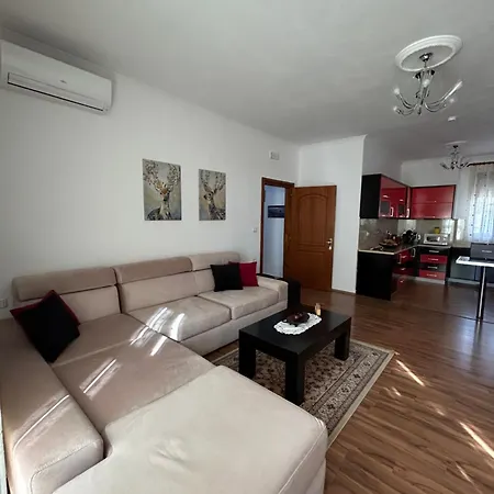 Apartment J & Nilson's In Center Shkoder