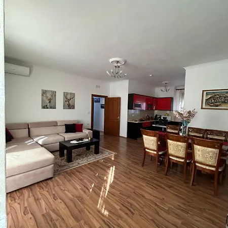 J & Nilson's In Center Апартаменты *