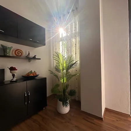 J & Nilson's In Center Апартаменты *