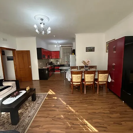 Apartment J & Nilson's In Center Shkoder