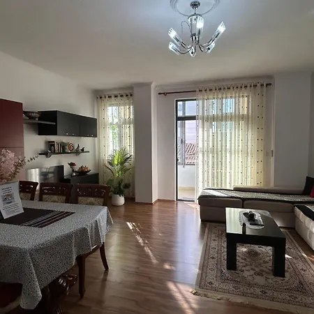J & Nilson's In Center Апартаменты *