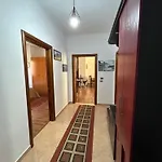 J & Nilson's In Center Lejlighed Shkodër