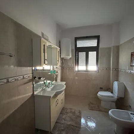 J & Nilson's In Center *