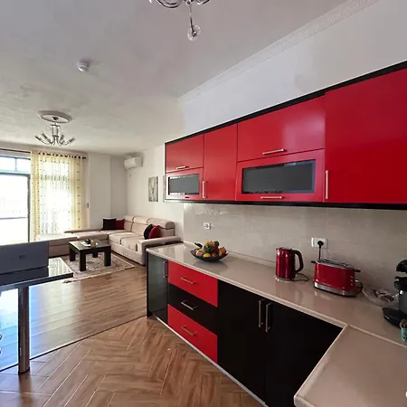 J & Nilson's In Center * Shkoder