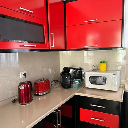 J & Nilson's In Center Apartment