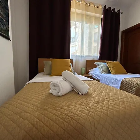 J & Nilson's In Center Shkoder