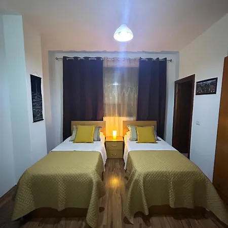 Apartment J & Nilson's In Center