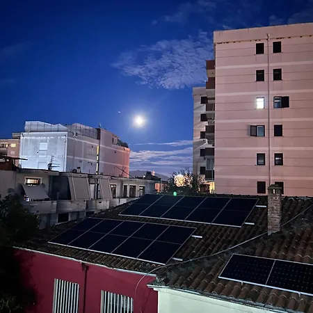 Apartment J & Nilson's In Center *