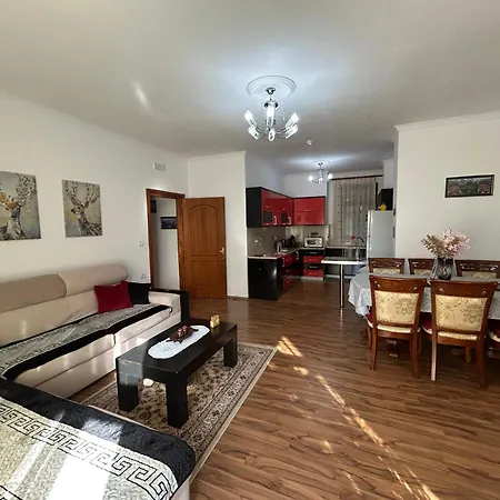 J & Nilson's In Center Apartment *