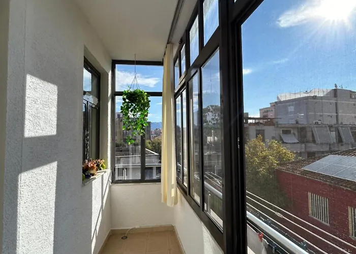 J & Nilson's In Center * Shkoder