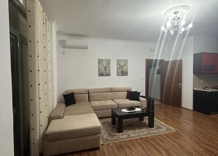 J & Nilson's In Center Apartment *