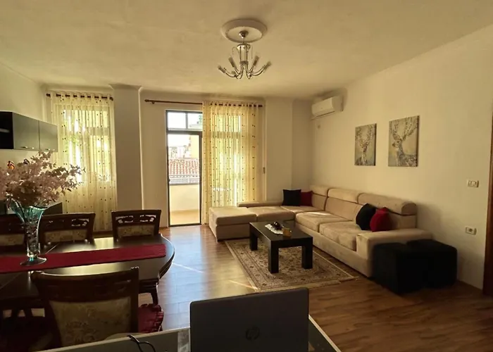 J & Nilson's In Center Shkodra
