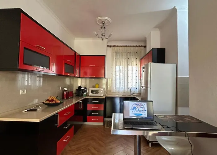 J & Nilson's In Center Apartment Shkoder