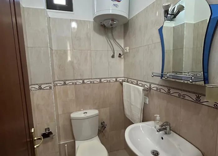 J & Nilson's In Center Apartment Shkoder
