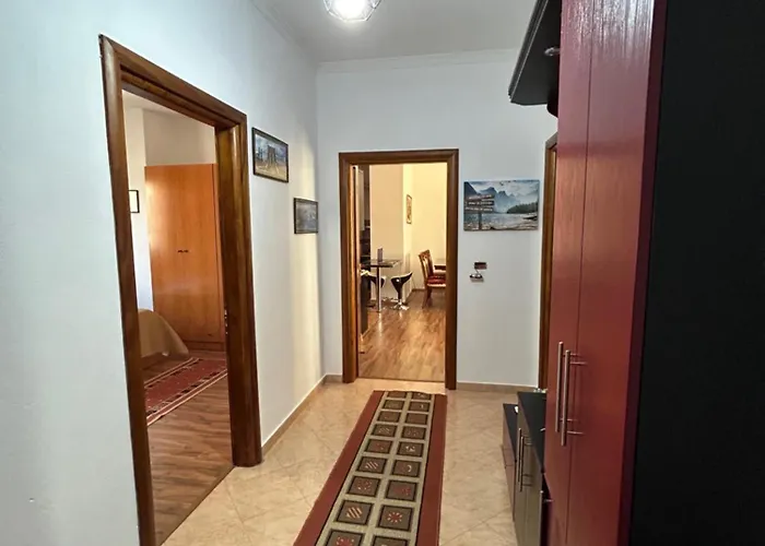 J & Nilson's In Center Apartment Shkodra