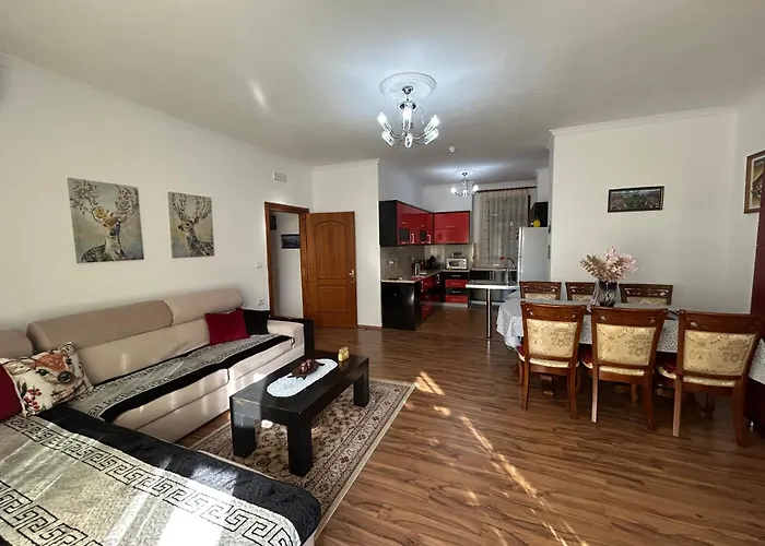 J & Nilson's In Center Apartment *